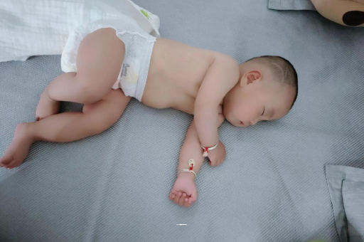 乐清宝宝积食发烧怎么处理